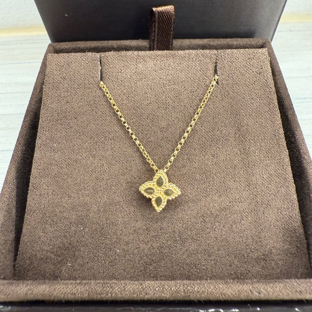 Roberto Coin 18K Princess Flower Small Necklace